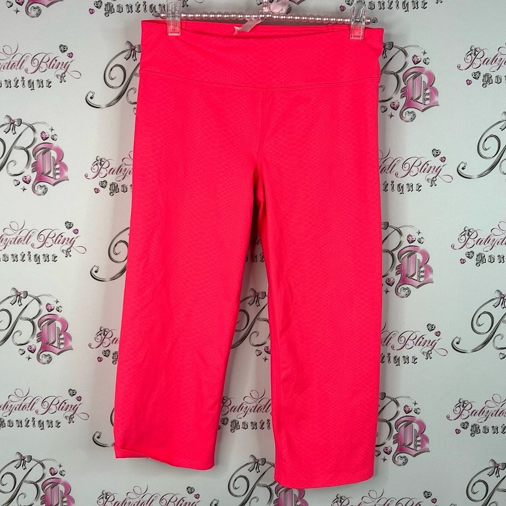 Under Armour Leggings tights cropped crop capris neon in Vivid Pink snake skin